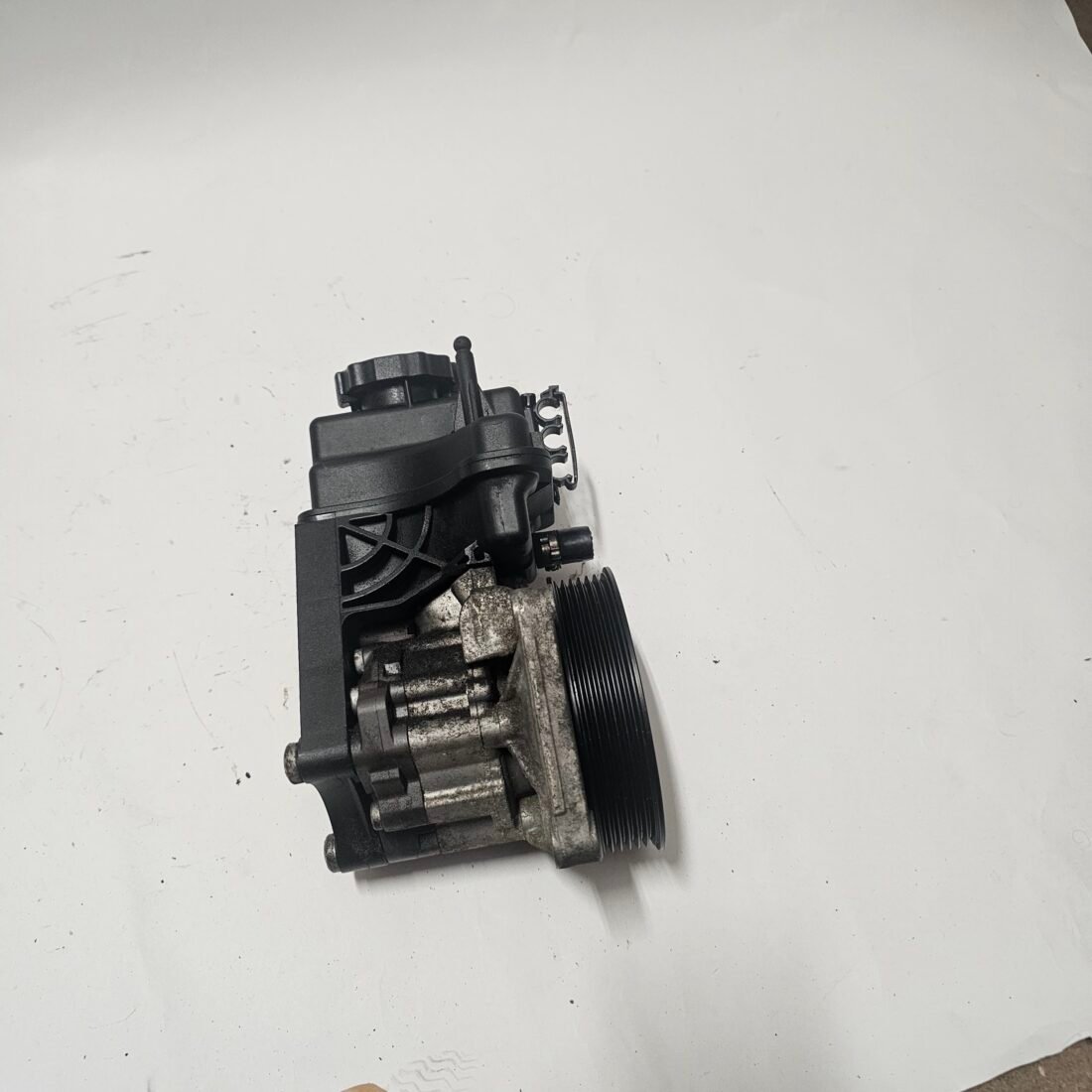 Mercedes OM651 Power Steering pump - Image 2