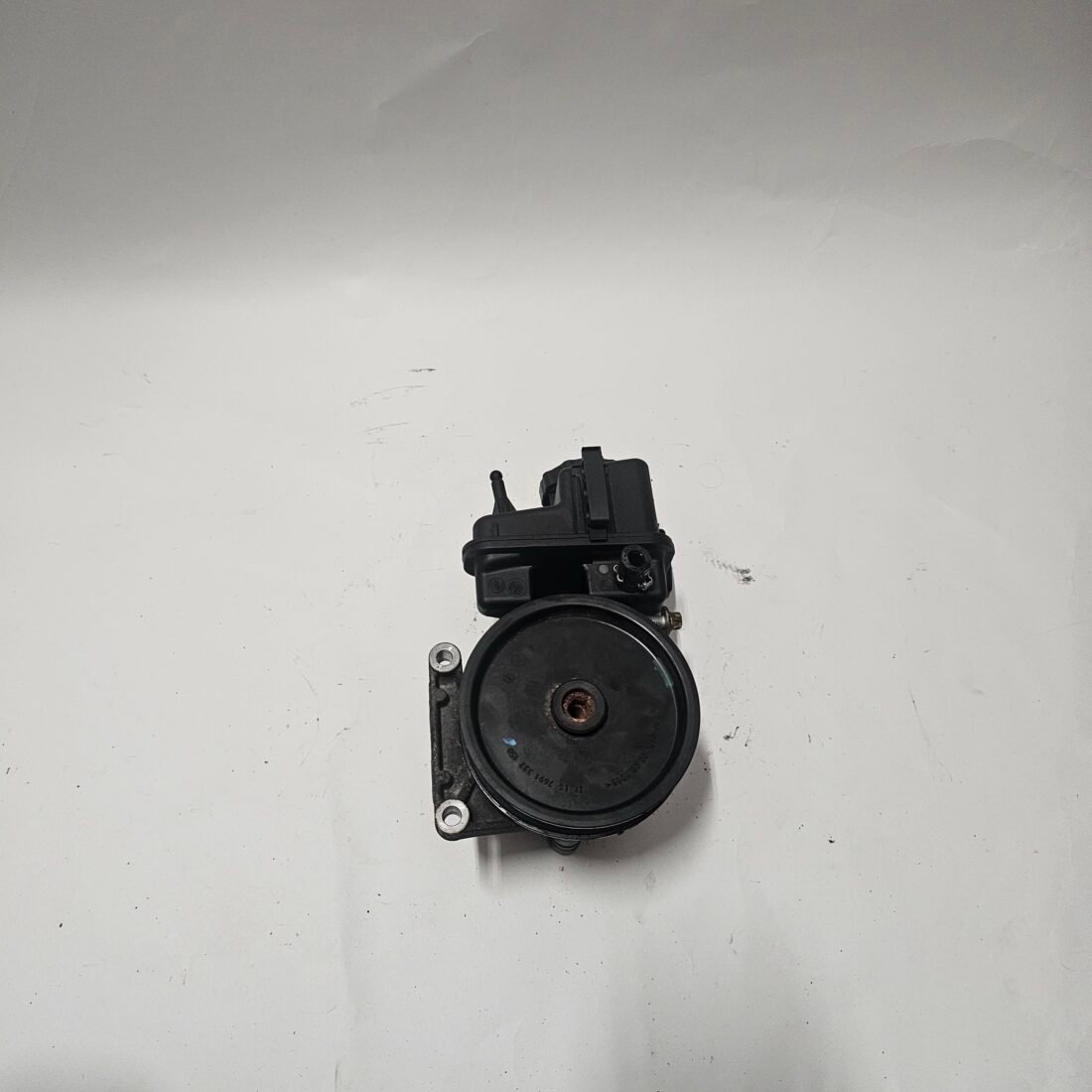 Mercedes OM651 Power Steering pump - Image 3