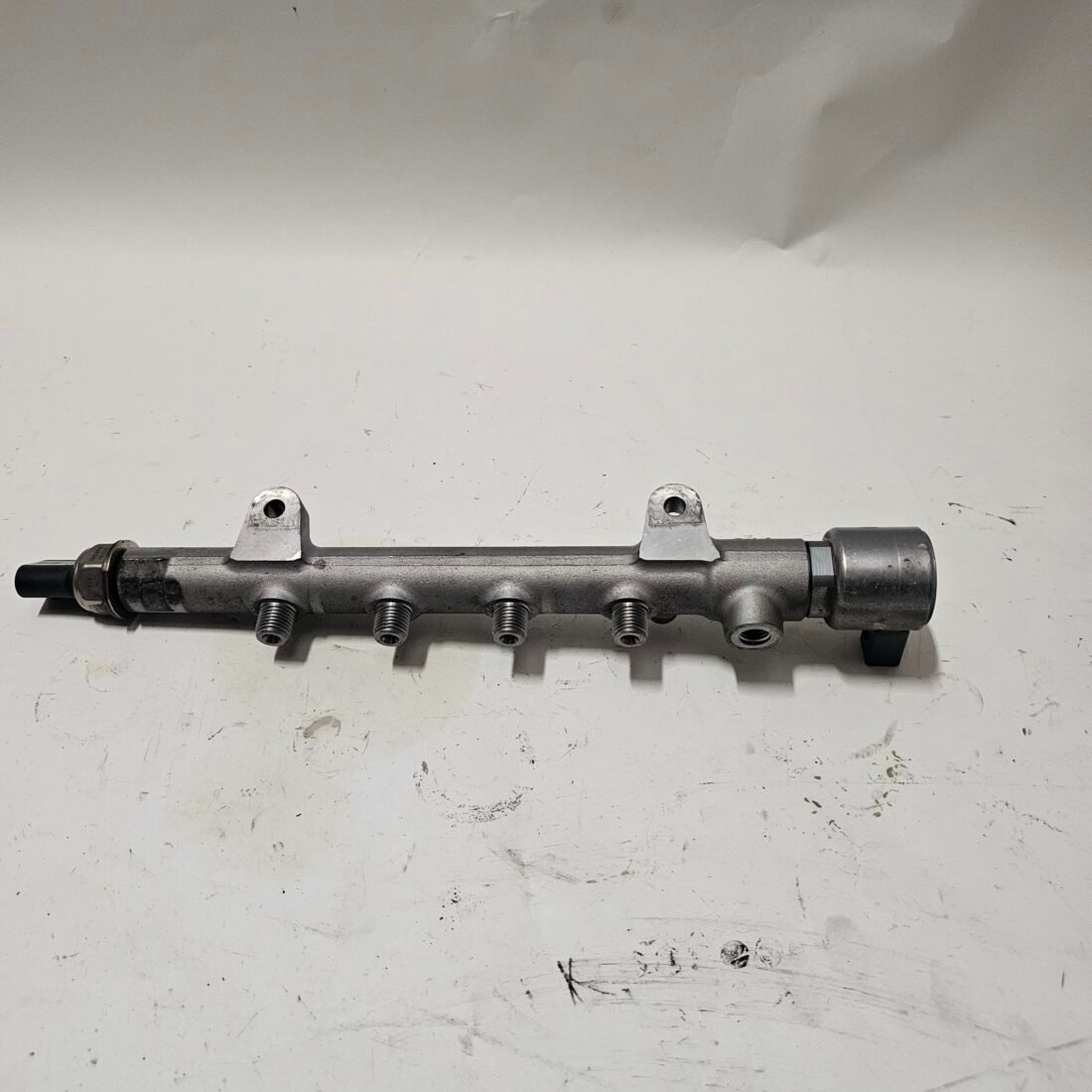 Mercedes OM651 Fuel Rail - Image 2